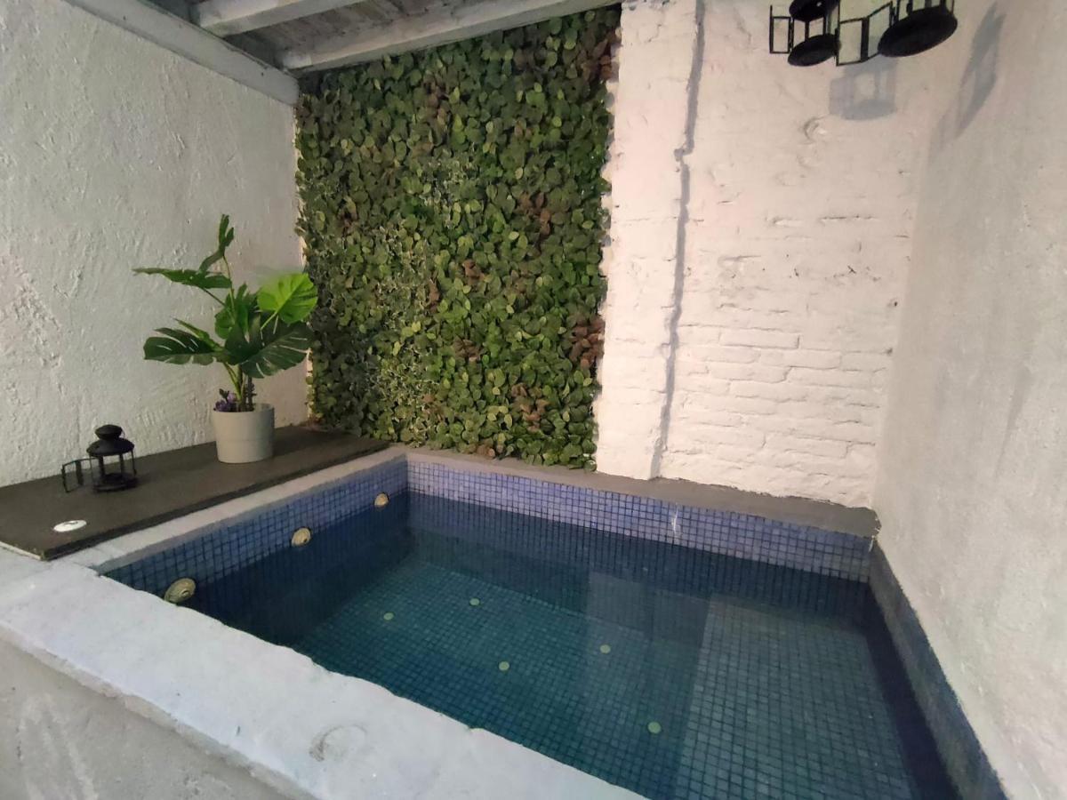 Pequeno Alojamiento Con Mini Piscina - No Climatizada Valencia Eksteriør billede