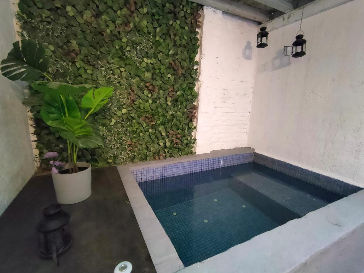 Pequeno Alojamiento Con Mini Piscina - No Climatizada Valencia Eksteriør billede